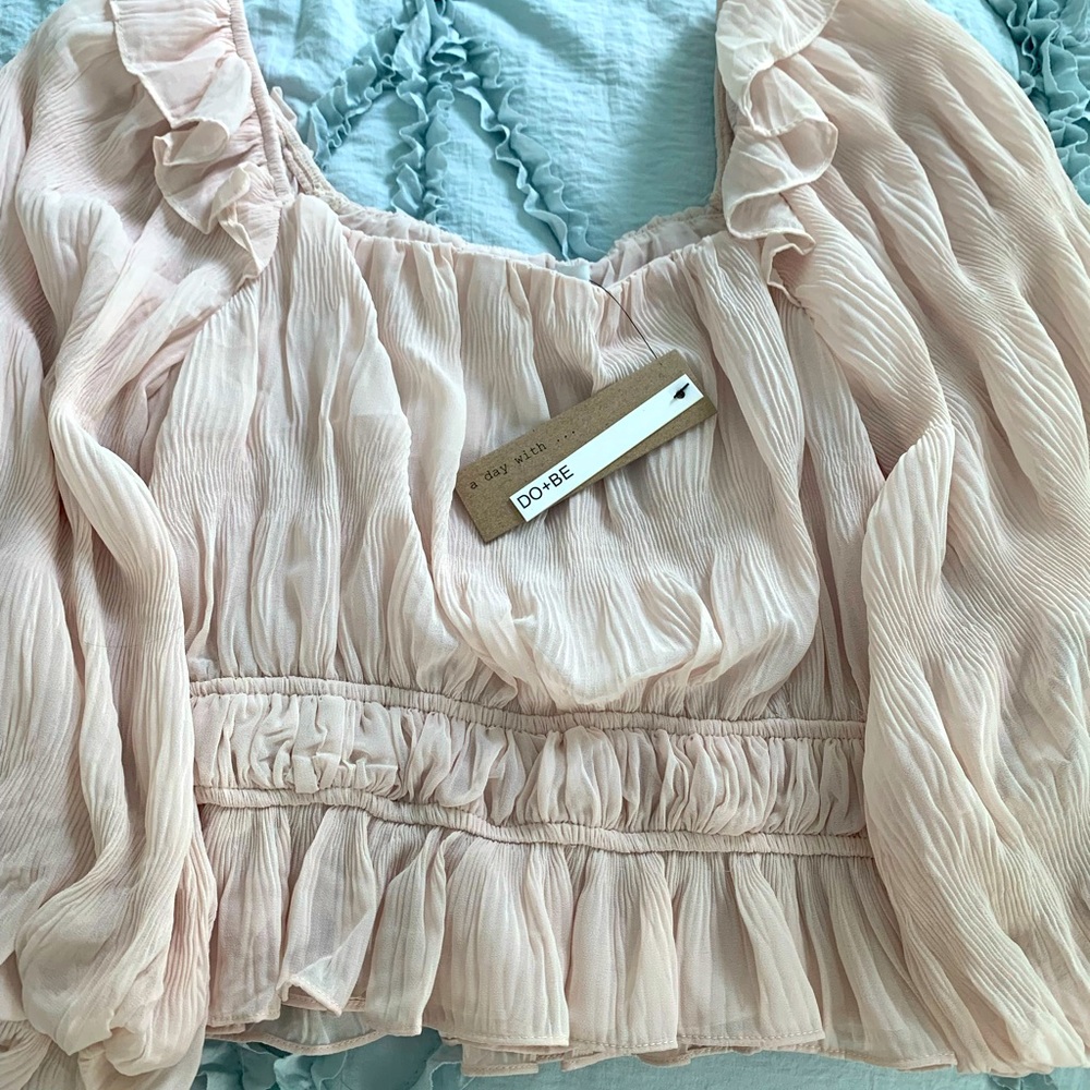 DO+BE Cream Top NWT